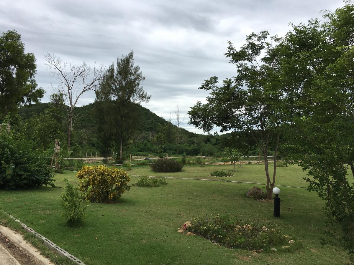 Baanraisooksangchan Kaeng Krachan Exterior photo