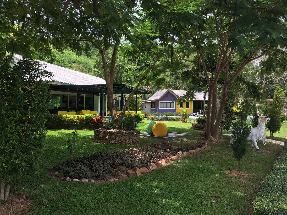 Baanraisooksangchan Kaeng Krachan Exterior photo